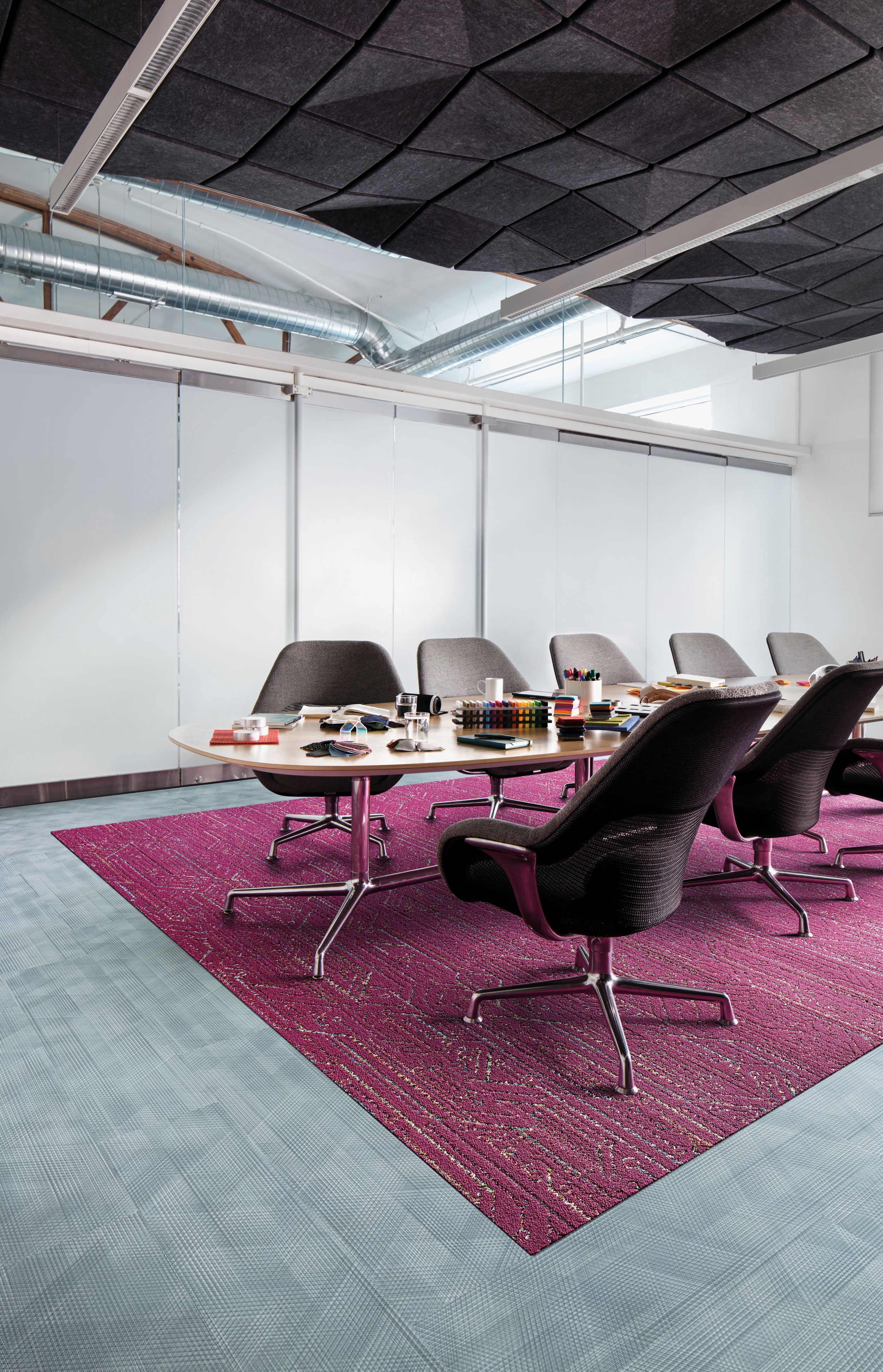 Interface Drawn Lines LVT and Circuit Board plank carpet tile in conference room  imagen número 10